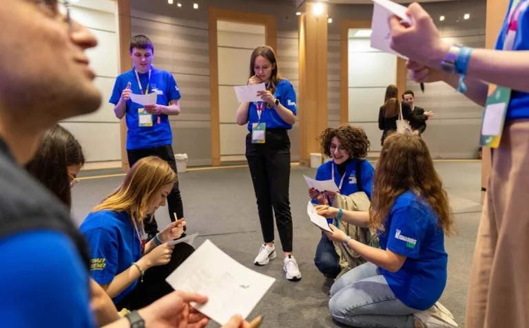 Construiește-ți o carieră în afaceri europene. Înscrie-te și obține o bursă pentru programul de masterat al Institutului European