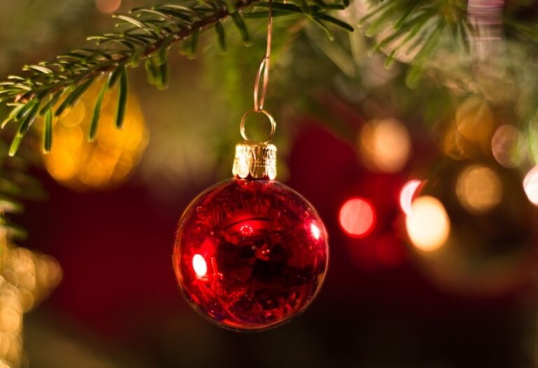 25 ways young people can spend their holidays