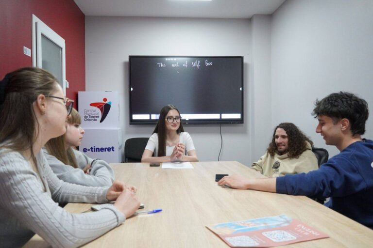 Cluburile de interes adună tinerii la Centrul Municipal de Tineret Chișinău