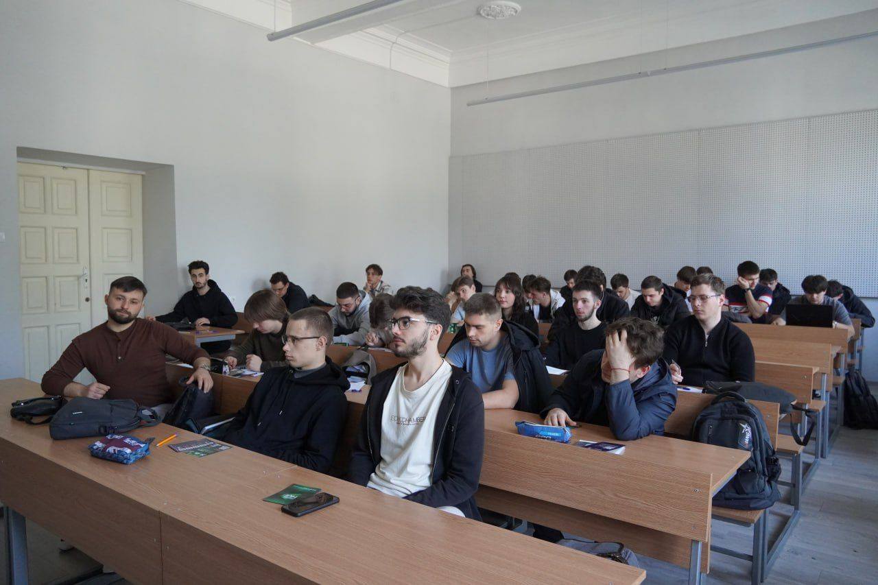 Tinerii din Chișinău descoperă oportunitățile Centrului Municipal de Tineret