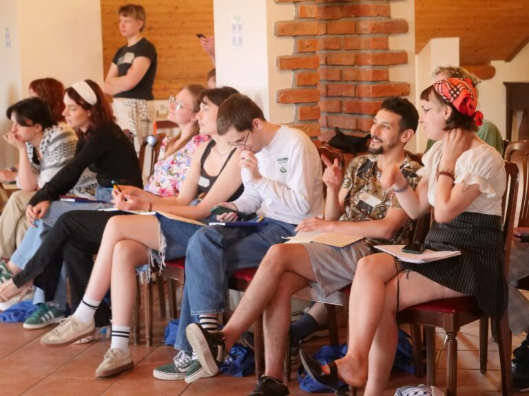 Ghid de Oportunități Pentru Anul 2026: 7 Programe pentru Tinerii care vor să Schimbe Comunitatea