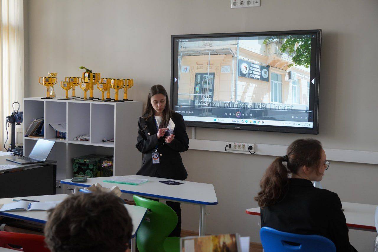 „Sunt tânăr, sunt informat!” – campania care aduce oportunitățile mai aproape de elevi și studenți