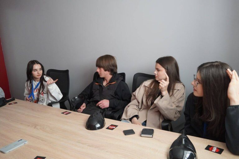 Новый выпуск игры «Мафия» в Муниципальном молодежном центре Кишинева: упражнение на логику, общение и командный дух