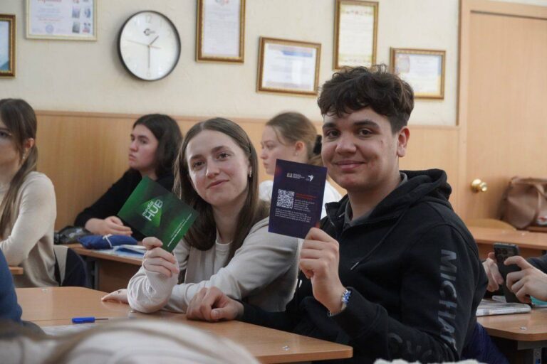 Continuă campania de informare „Sunt tânăr, sunt informat!