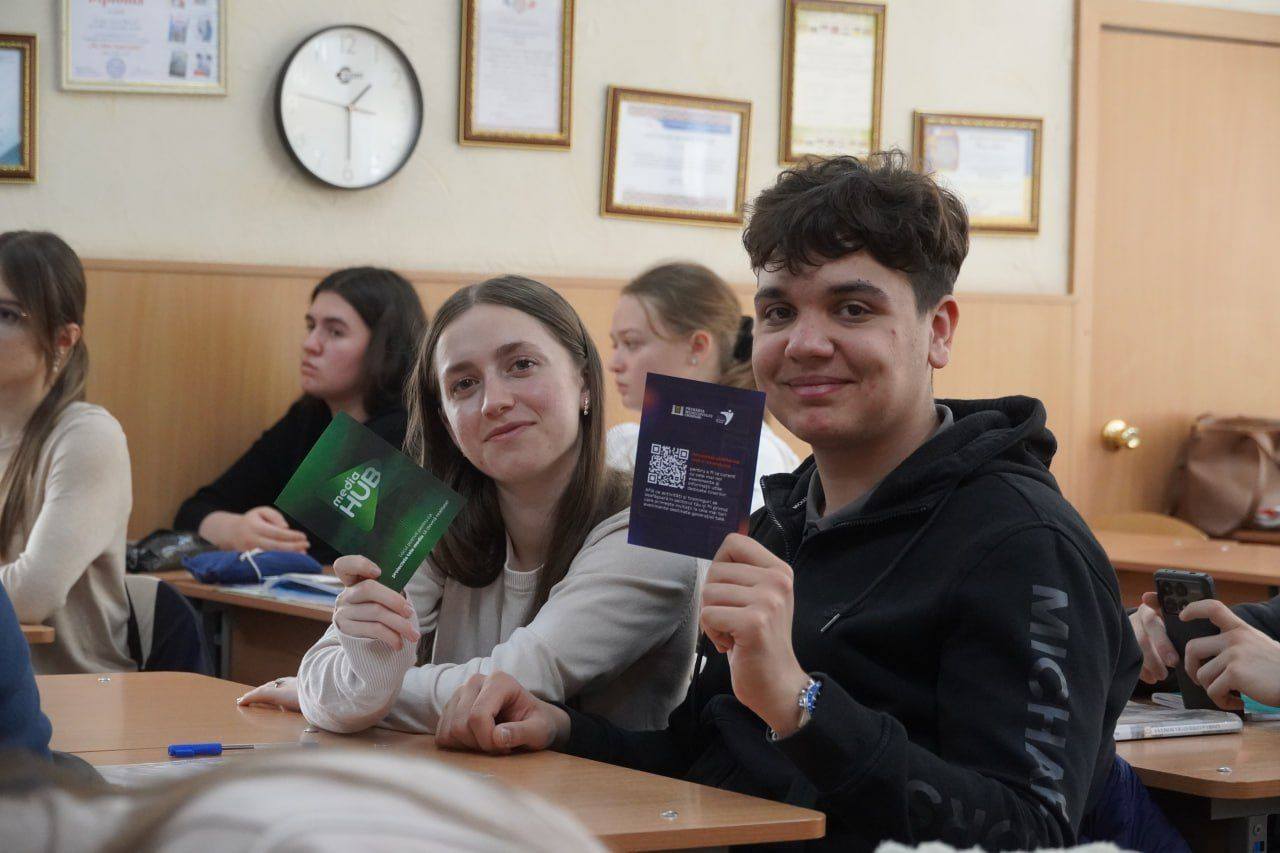 Continuă campania de informare „Sunt tânăr, sunt informat!