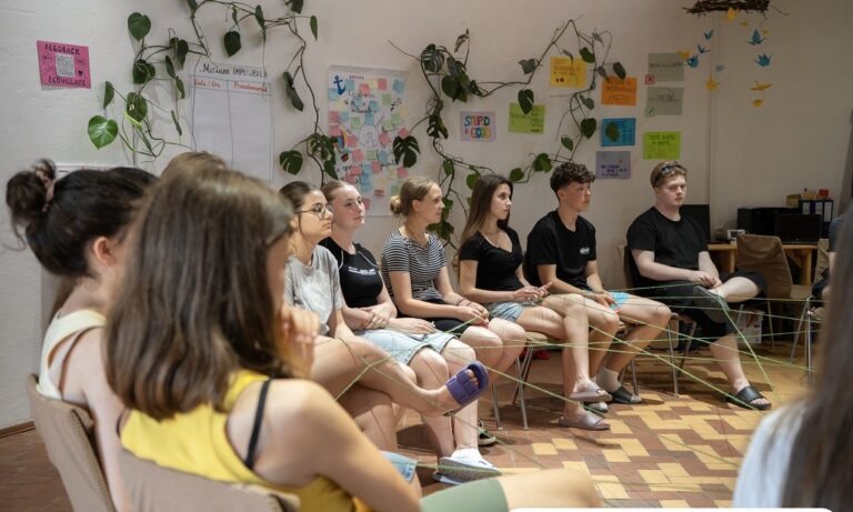 Five young people from the Republic of Moldova can participate in an international camp in Romania focused on the environment and democracy