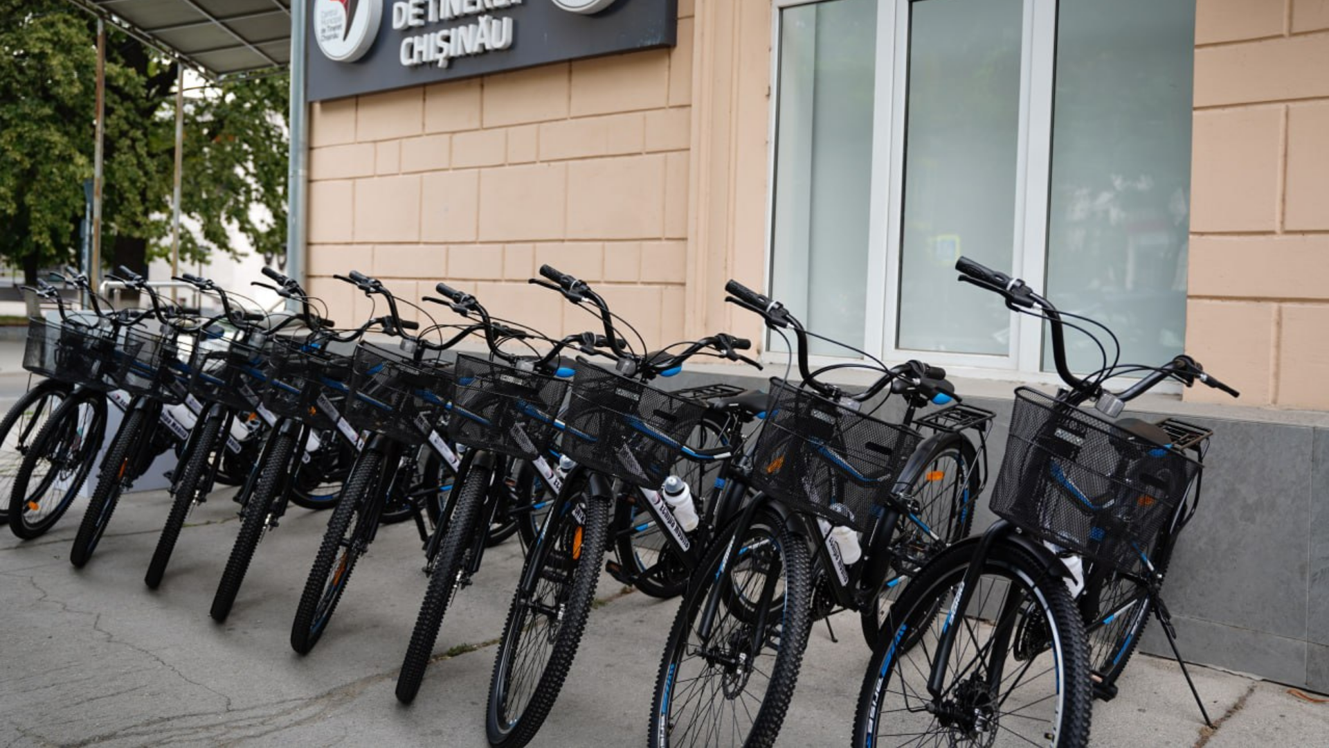 10 biciclete pentru echipa mobilă a Centrelor de Tineret din Chișinău: campania ajunge mai aproape de tineri